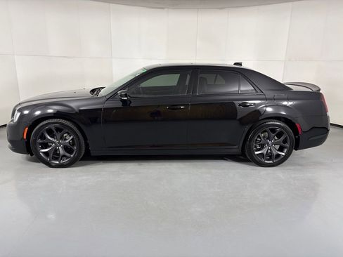 Used 2023 Chrysler 300 S w/ Comfort Group RWD image 5