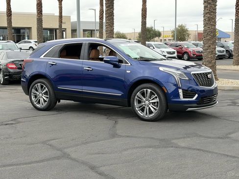 Certified 2023 Cadillac XT5 Premium Luxury w/ Technology Package FWD image 4