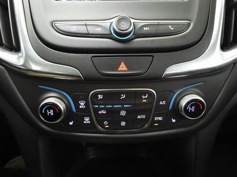 Used 2019 Chevrolet Equinox LT image 17