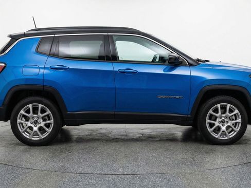 Used 2025 Jeep Compass Limited AWD/4WD image 11