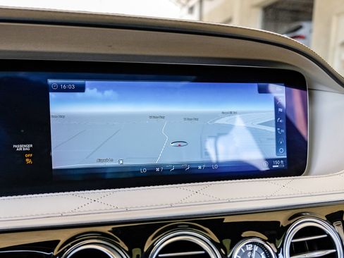Used 2018 Mercedes-Benz S 560 Sedan image 21