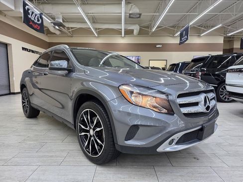 Used 2017 Mercedes-Benz GLA 250 w/ Premium Package image 4