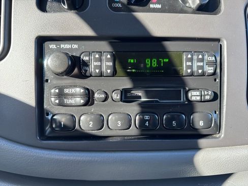 Used 2003 Ford E-350 and Econoline 350 XLT image 15