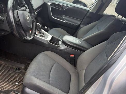 Used 2022 Toyota RAV4 LE AWD/4WD image 4