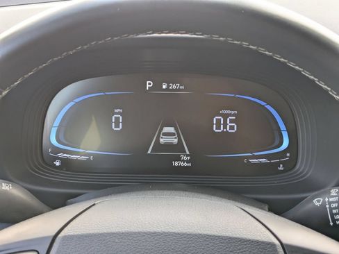 Used 2025 Hyundai Venue SEL FWD image 16