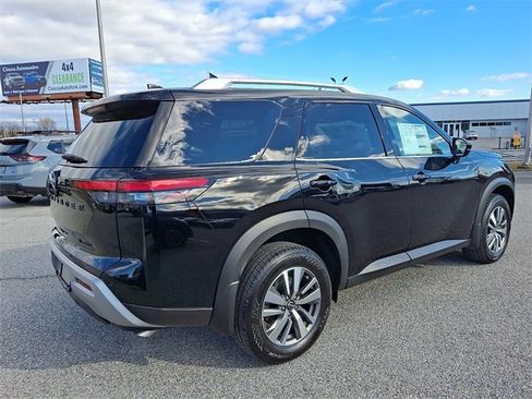 New 2025 Nissan Pathfinder SL w/ Black Appearance Package image 10