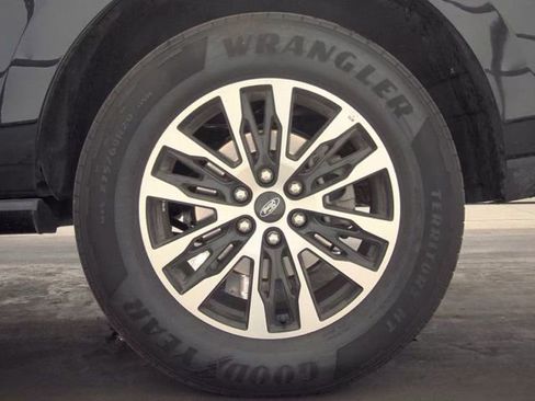 Used 2025 Ford Expedition Platinum AWD/4WD image 37
