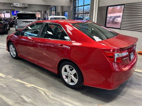 Used 2014 Toyota Camry SE image 28