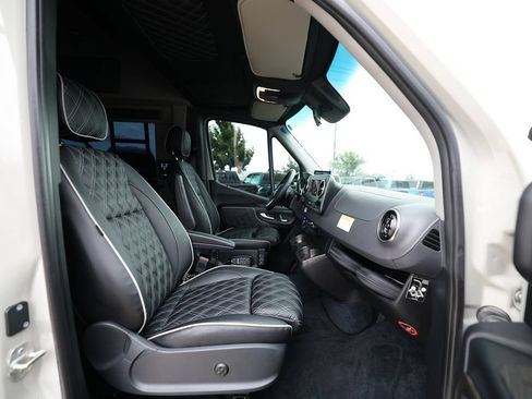 Used 2023 Mercedes-Benz Sprinter 3500 image 10