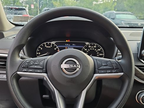 Certified 2023 Nissan Altima 2.5 SV FWD image 18