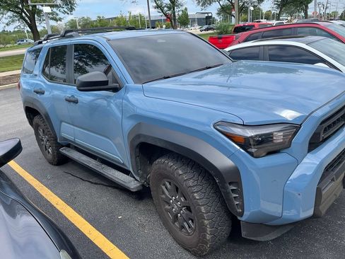 Used 2025 Toyota 4Runner SR5 AWD/4WD image 3