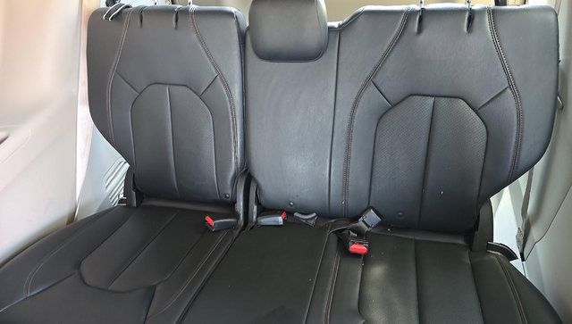 Used 2020 Chrysler Pacifica Touring-L FWD image 13