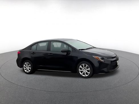 Used 2025 Toyota Corolla LE image 2