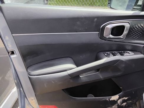 Used 2025 Kia Sorento LX FWD image 10