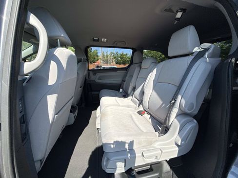 Used 2018 Honda Odyssey EX image 13