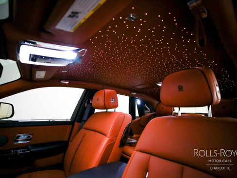 Used 2018 Rolls-Royce Phantom Sedan image 12