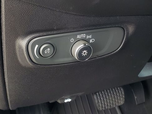 Used 2019 Chevrolet Equinox LT w/ Driver Convenience Package FWD image 9