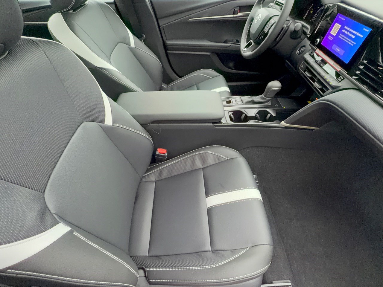 Used 2026 Toyota Camry SE FWD image 30