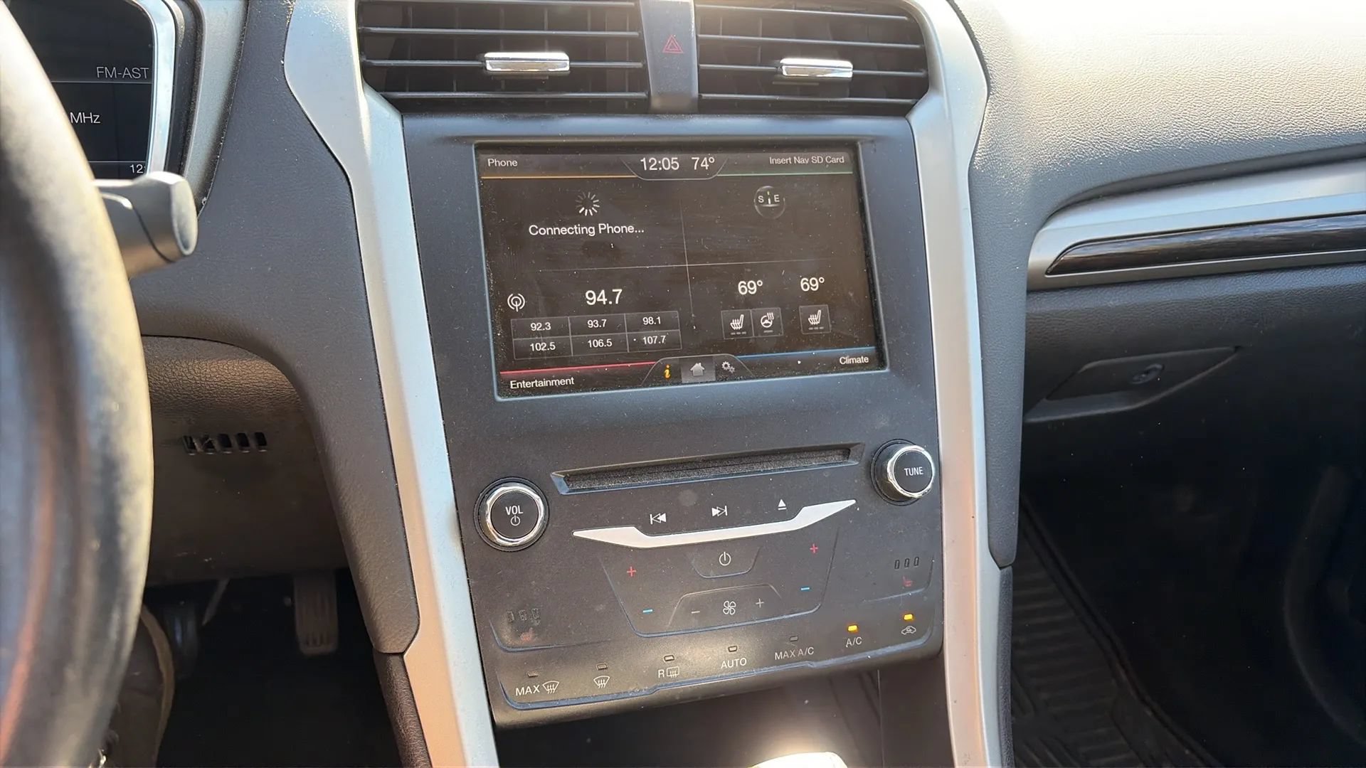 Used 2015 Ford Fusion SE w/ Equipment Group 202A FWD image 20