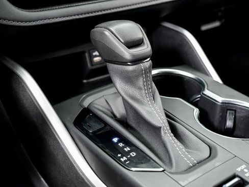 Used 2022 Toyota Highlander L image 18