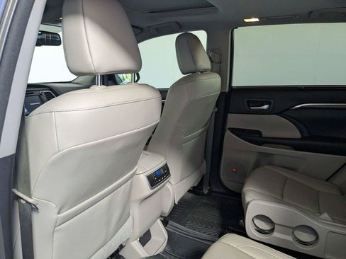 Used 2016 Toyota Highlander Limited FWD image 36