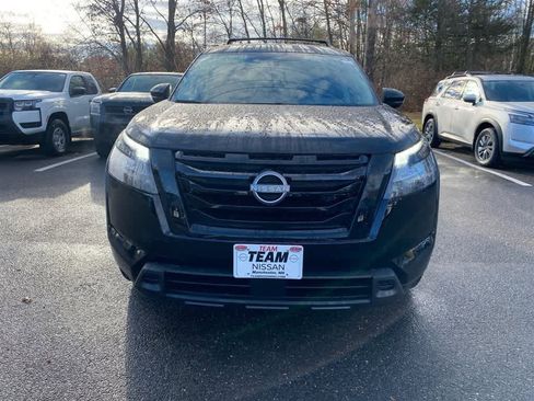 New 2025 Nissan Pathfinder SV image 2