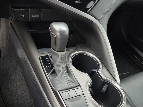 Used 2024 Toyota Camry SE image 10