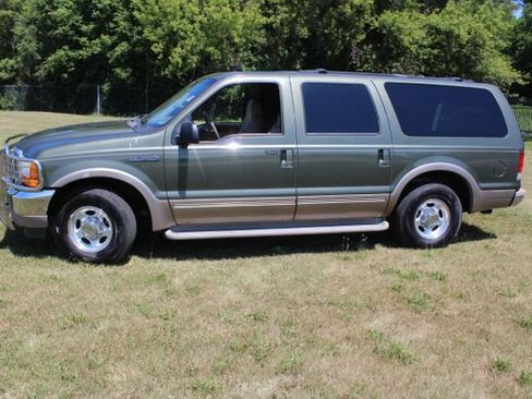 Used 2001 Ford Excursion Limited RWD image 3