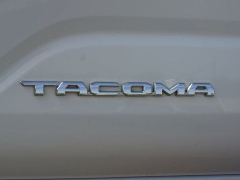 Used 2024 Toyota Tacoma SR5 AWD/4WD image 19
