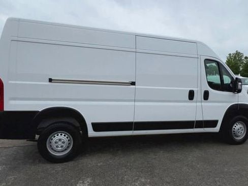 Used 2025 RAM ProMaster 2500 w/ Convenience Group FWD image 9