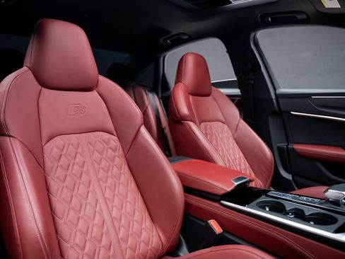 Used 2024 Audi S6 Premium Plus w/ Premium Plus Package image 64