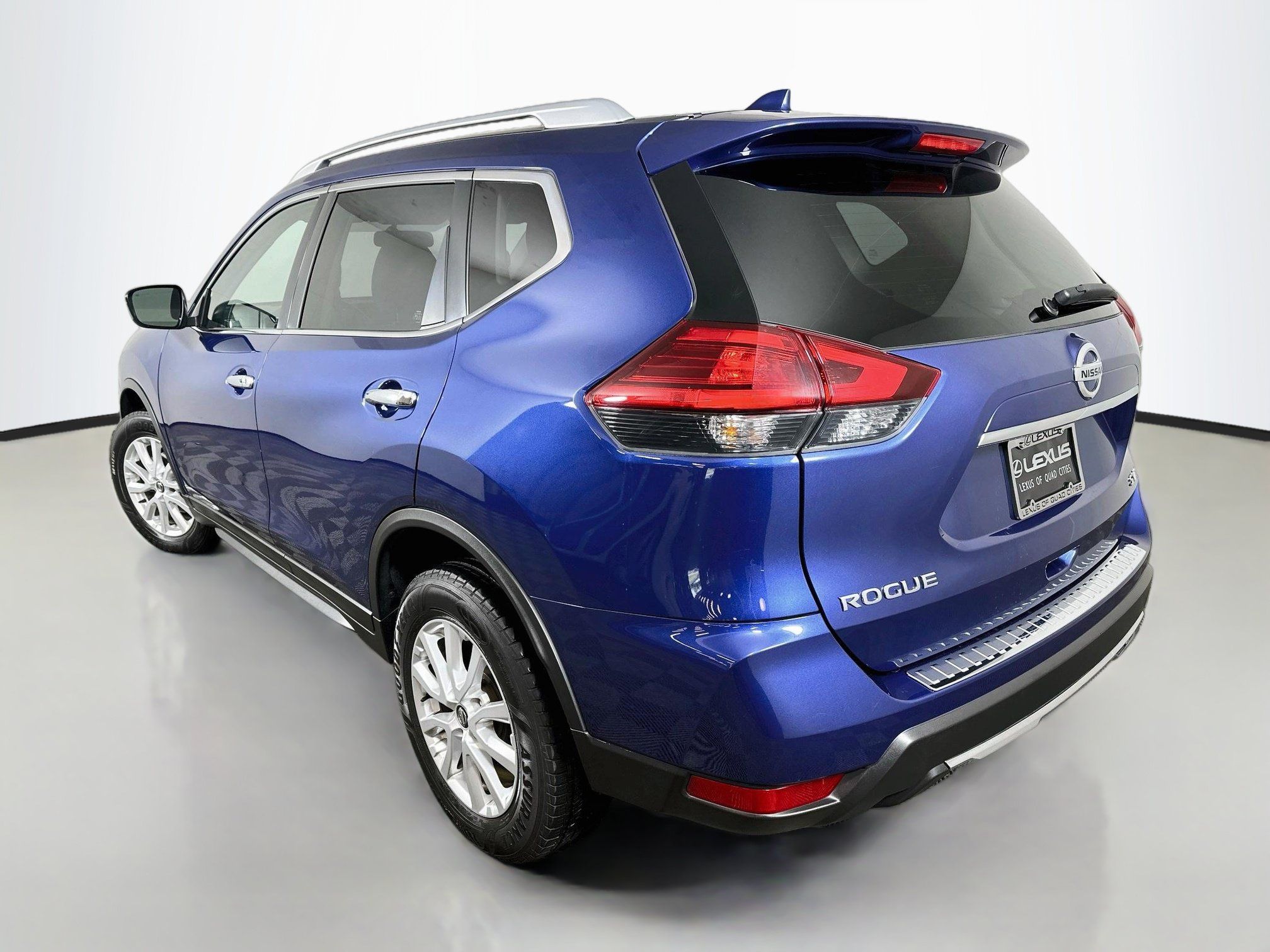 Used 2017 Nissan Rogue AWD image 5