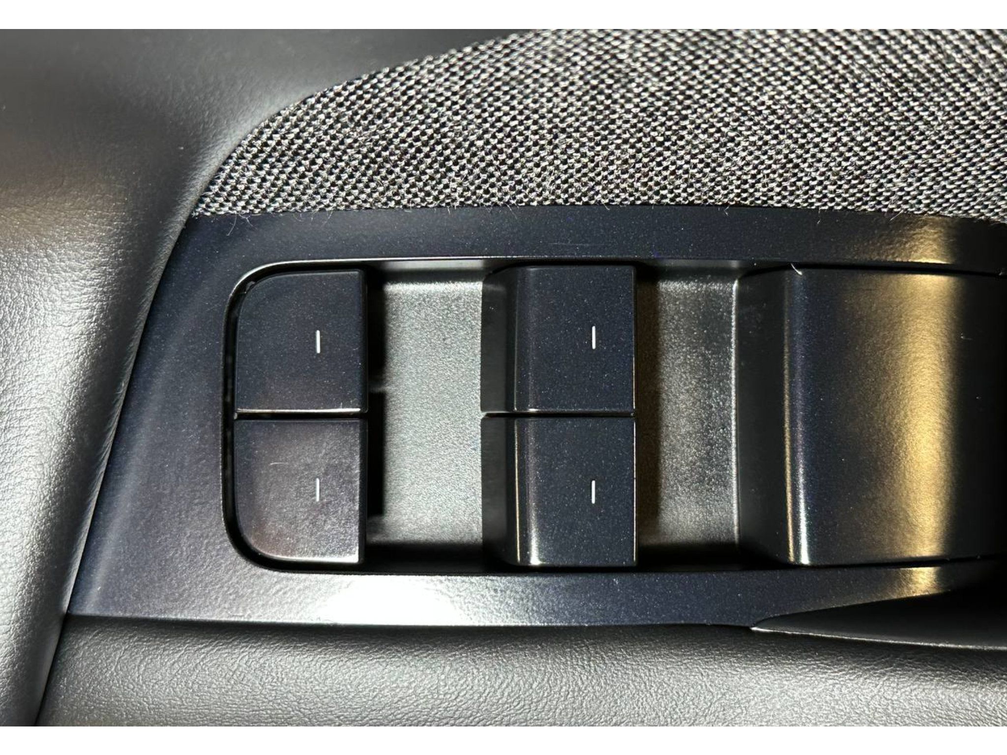 Used 2024 Tesla Model S AWD/4WD image 37