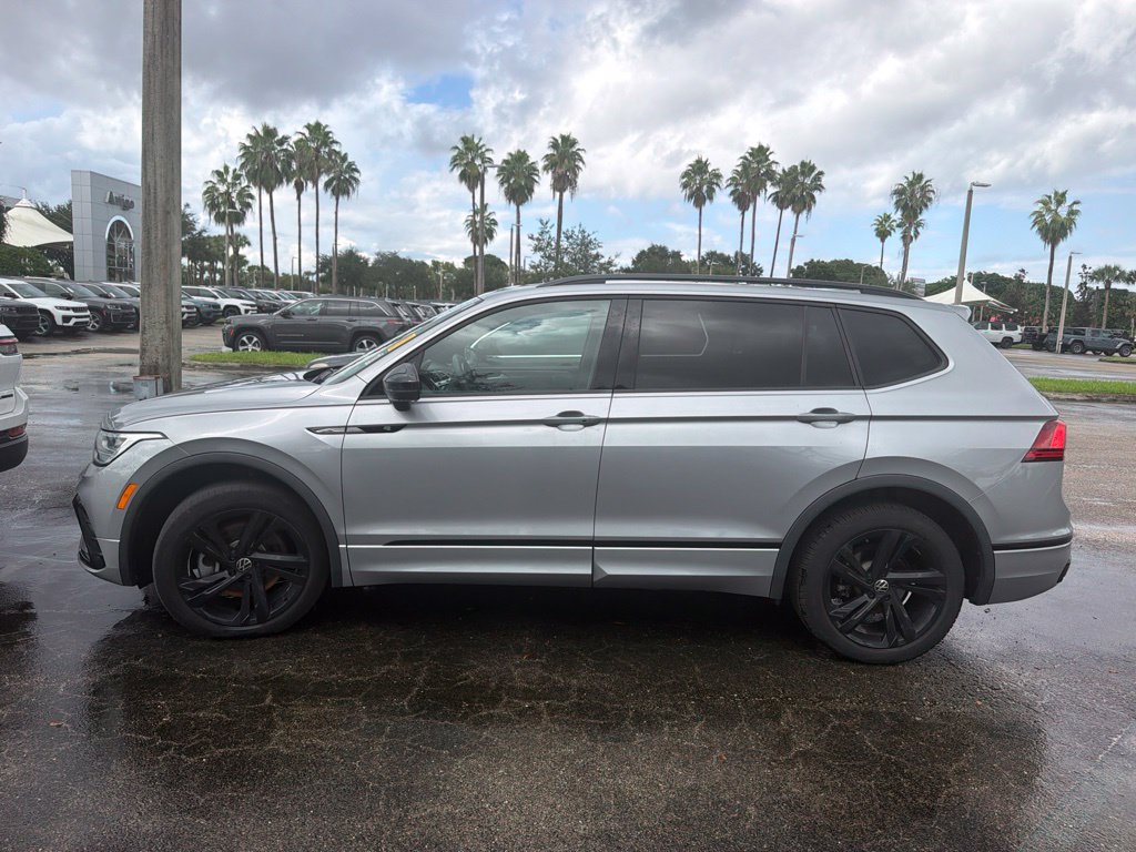 Used 2024 Volkswagen Tiguan SE R-Line FWD image 3