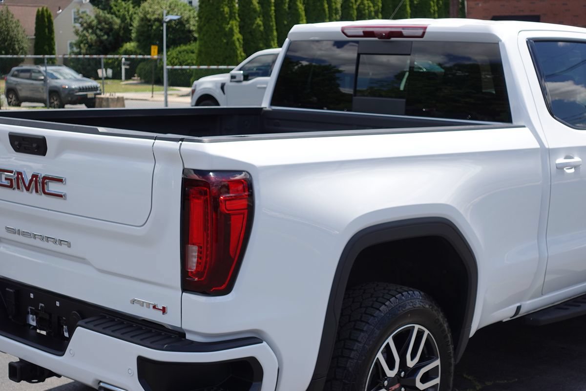 Used 2024 GMC Sierra 1500 AT4 w/ Technology Package AWD/4WD image 14