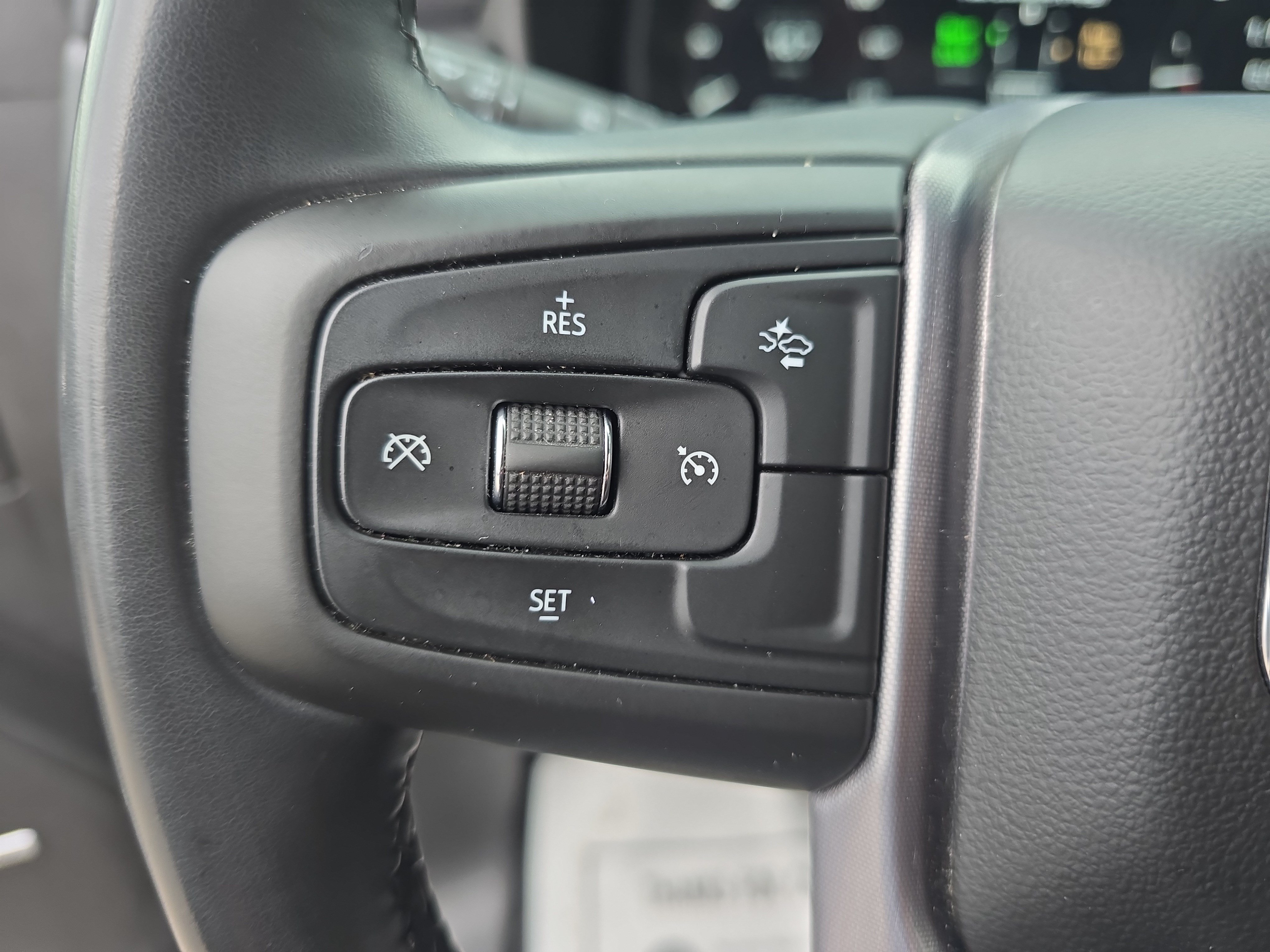 Used 2024 GMC Yukon SLT AWD/4WD image 17