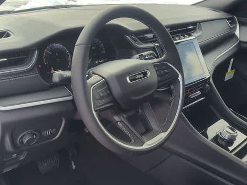 New 2025 Jeep Grand Cherokee L Laredo image 9