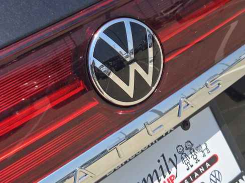 New 2026 Volkswagen Atlas SE FWD image 8
