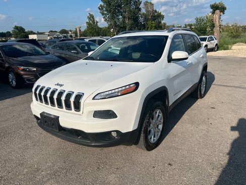 Used 2014 Jeep Cherokee Latitude w/ Comfort/Convenience Group AWD/4WD image 1