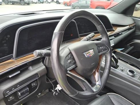 Used 2021 Cadillac Escalade ESV Premium Luxury w/ Driver Assist Tech Package RWD image 3