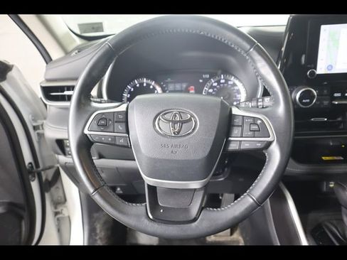 Used 2023 Toyota Highlander XLE AWD/4WD image 21