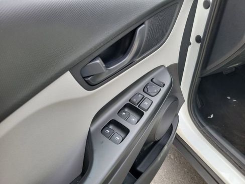 Used 2022 Hyundai Kona SEL FWD image 11