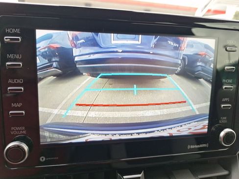 Used 2021 Toyota Corolla LE image 25