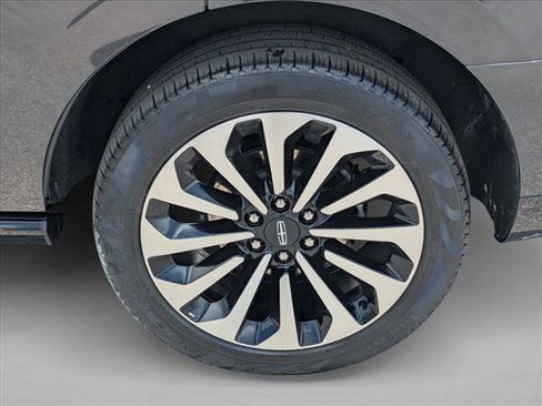 Used 2024 Lincoln Navigator Reserve AWD/4WD image 25