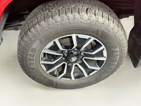 Used 2021 Toyota Tacoma TRD Sport w/ TRD Premium Sport Package AWD/4WD image 32