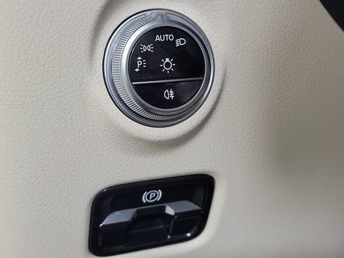 Used 2022 Mercedes-Benz C 300 Sedan w/ Exclusive Trim Package image 23