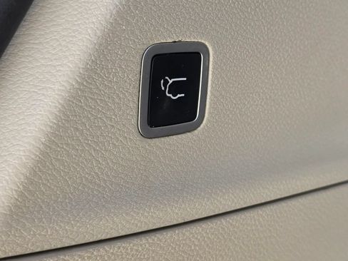 Used 2018 Chrysler Pacifica Limited FWD image 12