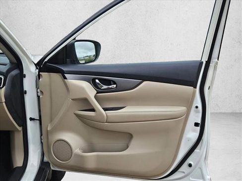 Used 2016 Nissan Rogue SV FWD image 6