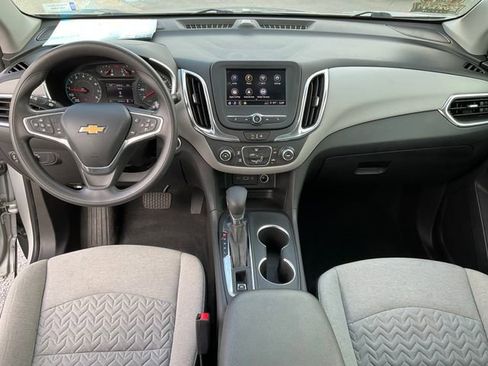 Used 2022 Chevrolet Equinox LS FWD image 4