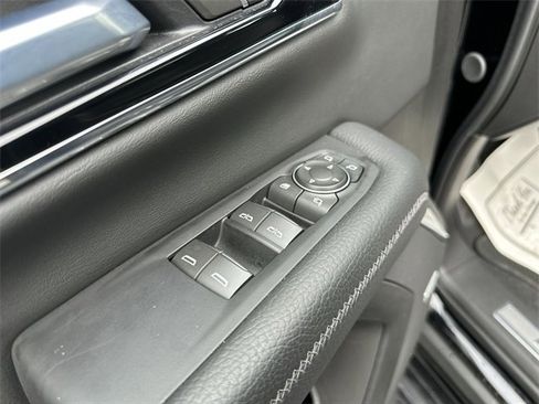 Used 2025 GMC Yukon XL Denali image 15